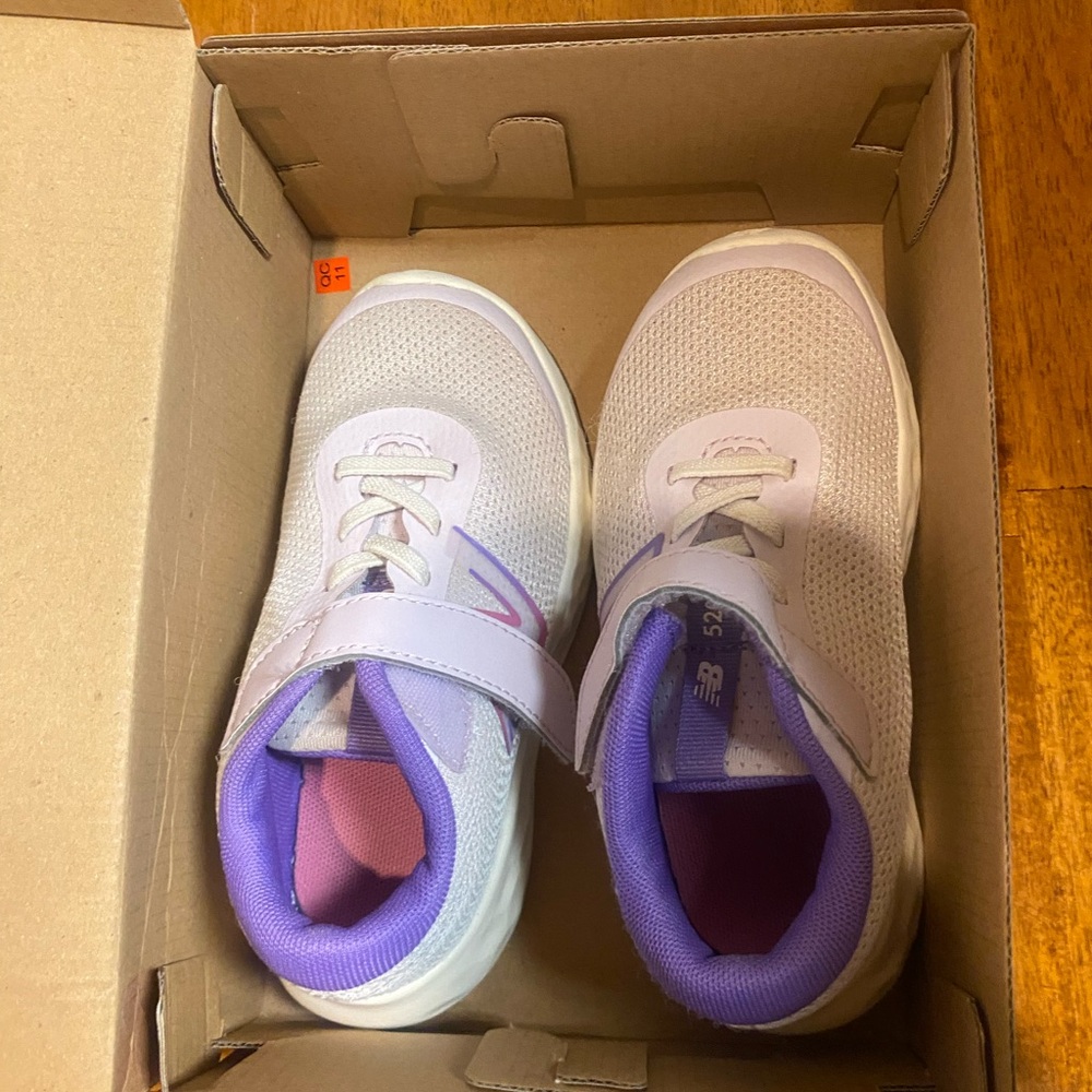 New balance kids 9.5M 520v8 bungee lace purple
